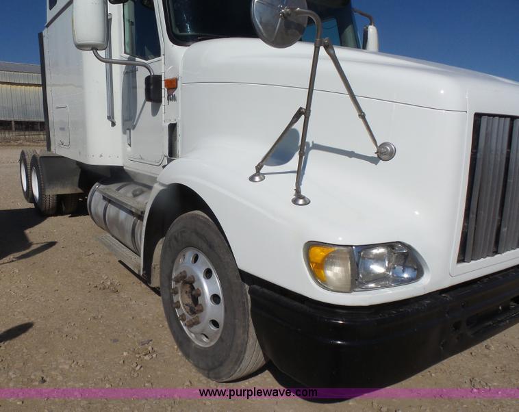 image for item L7293 2005 International 9400i semi truck