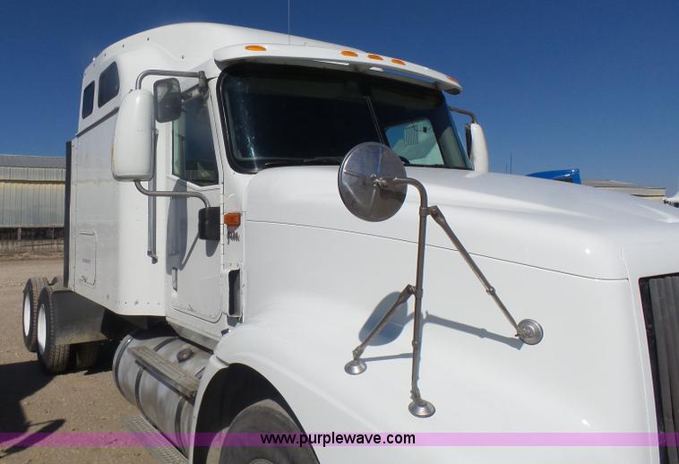 image for item L7293 2005 International 9400i semi truck