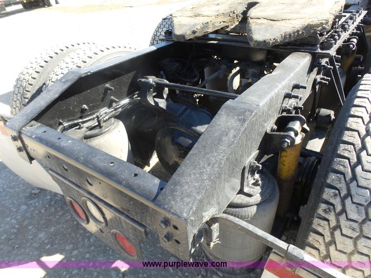 image for item L7293 2005 International 9400i semi truck