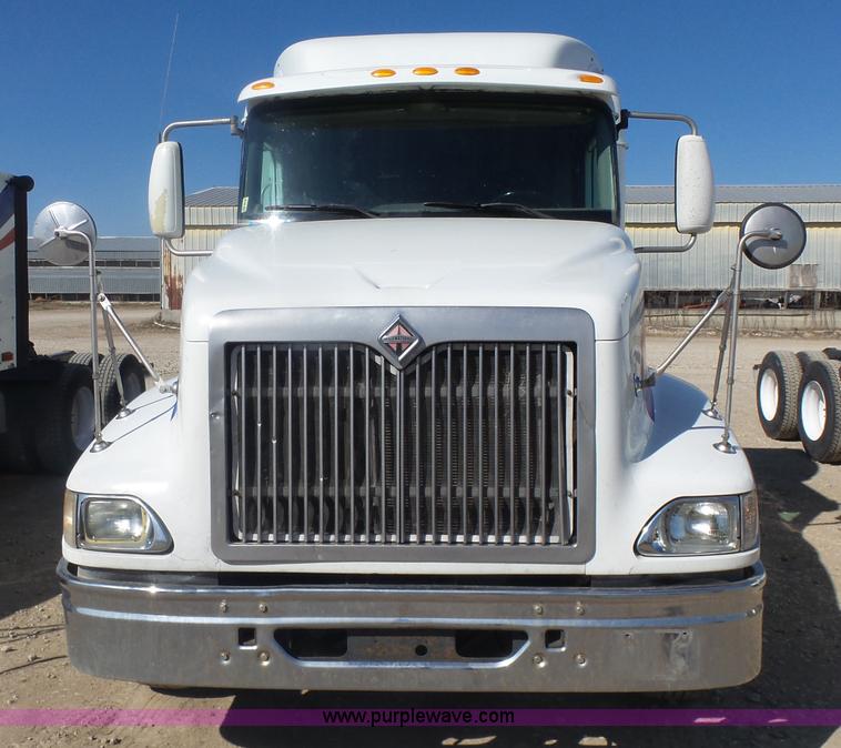 image for item L7294 2005 International 9400i semi truck