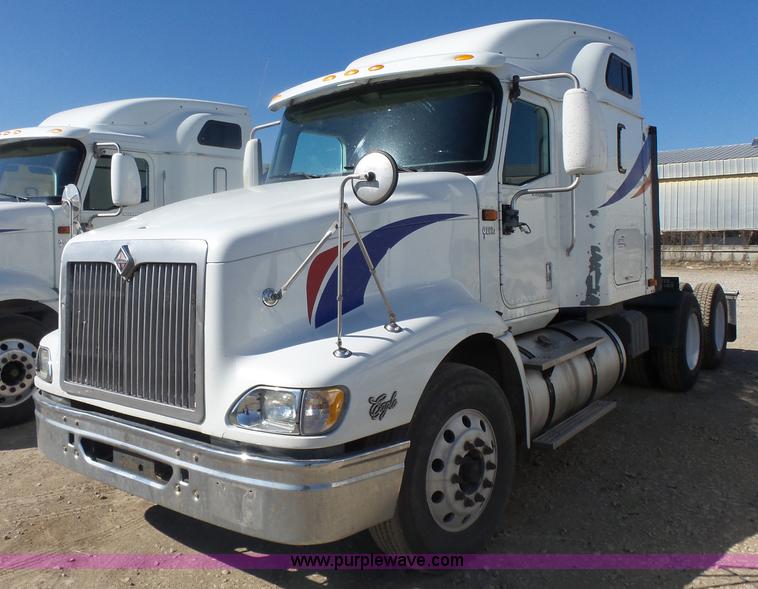 image for item L7294 2005 International 9400i semi truck