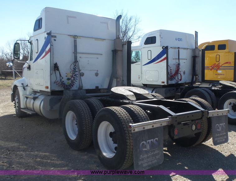 image for item L7294 2005 International 9400i semi truck