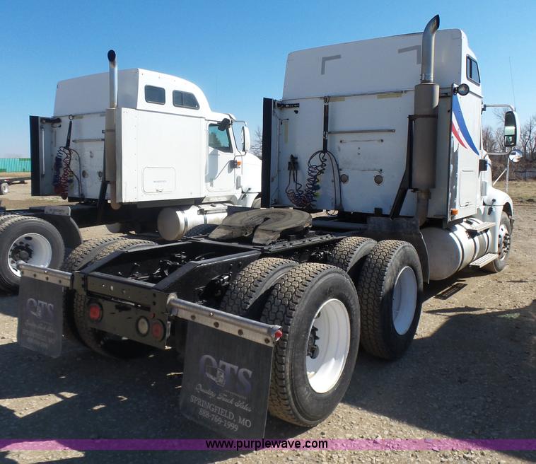 image for item L7294 2005 International 9400i semi truck