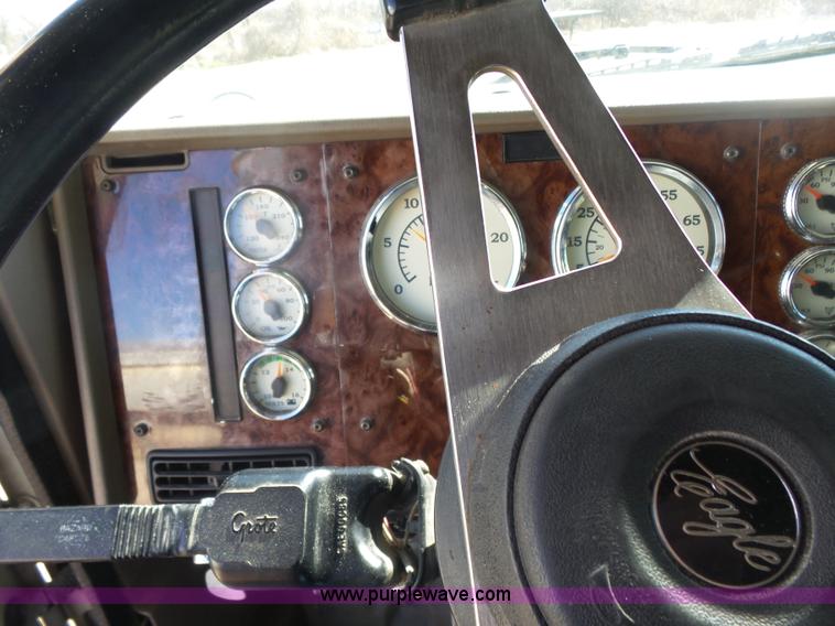 image for item L7294 2005 International 9400i semi truck