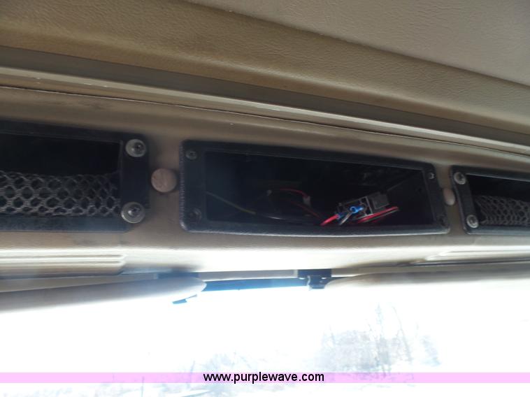 image for item L7294 2005 International 9400i semi truck