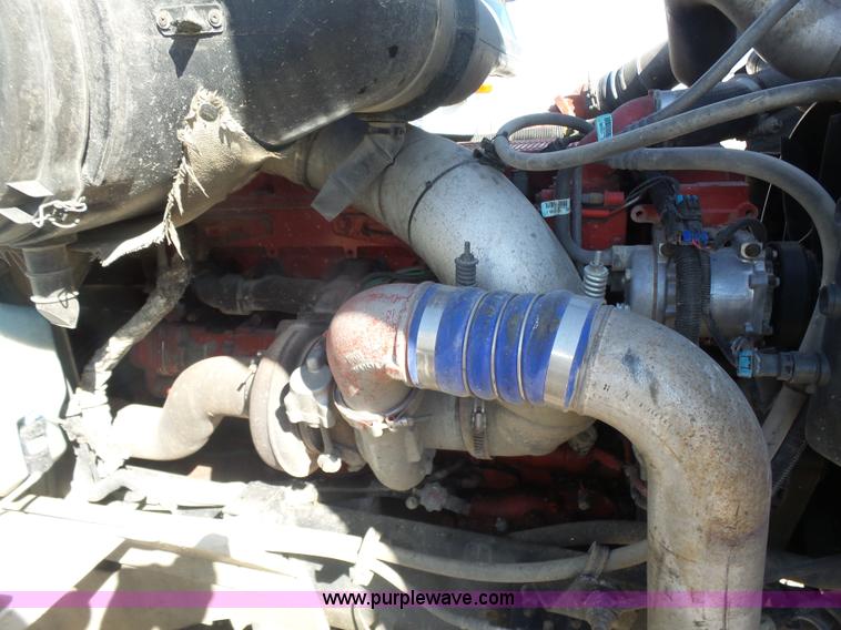 image for item L7294 2005 International 9400i semi truck