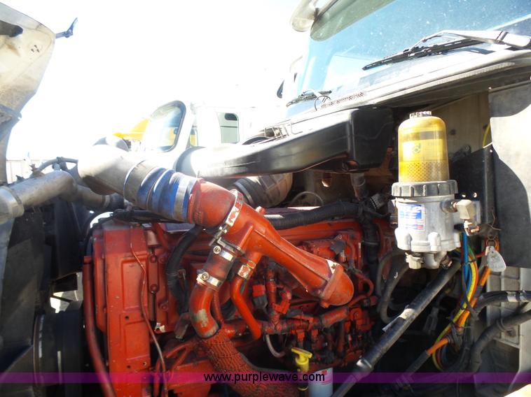 image for item L7294 2005 International 9400i semi truck