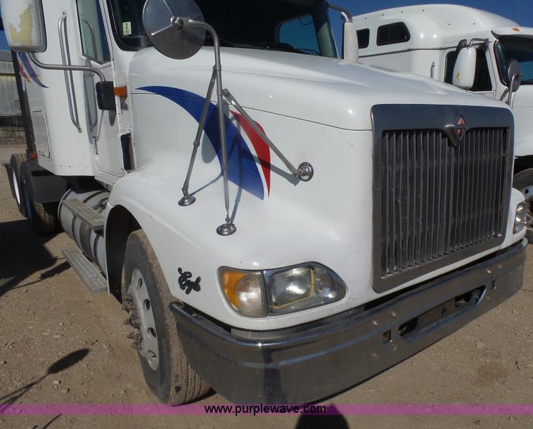 image for item L7294 2005 International 9400i semi truck
