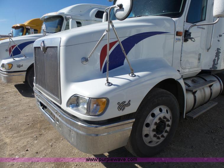 image for item L7294 2005 International 9400i semi truck