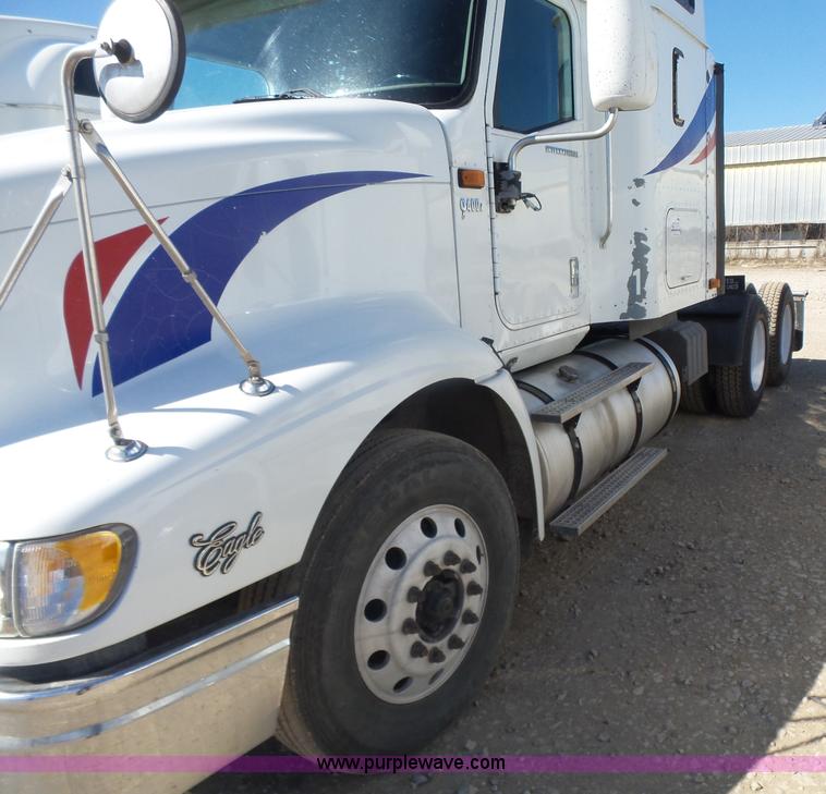 image for item L7294 2005 International 9400i semi truck