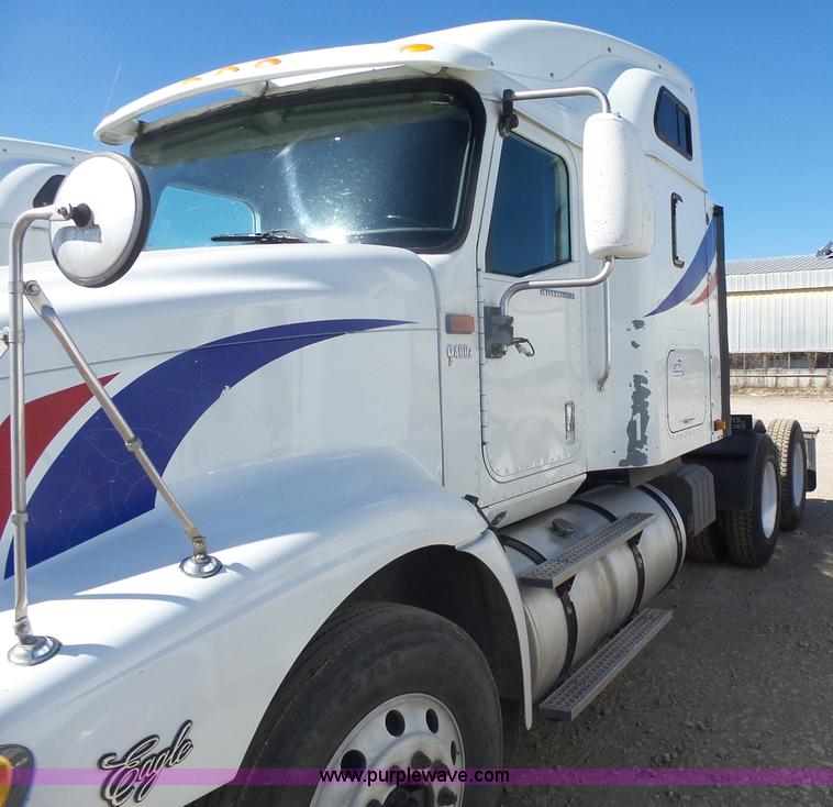 image for item L7294 2005 International 9400i semi truck