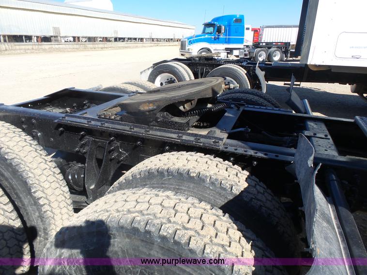 image for item L7294 2005 International 9400i semi truck