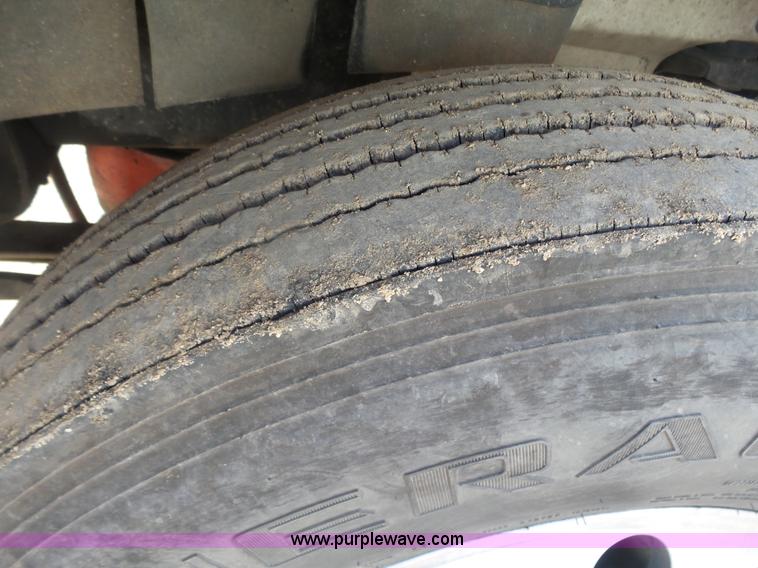 image for item L7294 2005 International 9400i semi truck