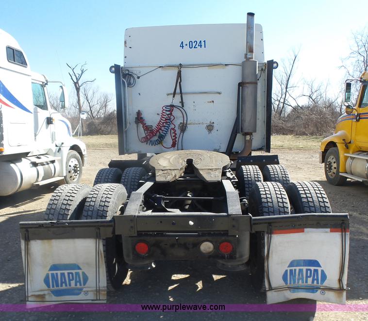 image for item L7295 2004 International 9400i semi truck