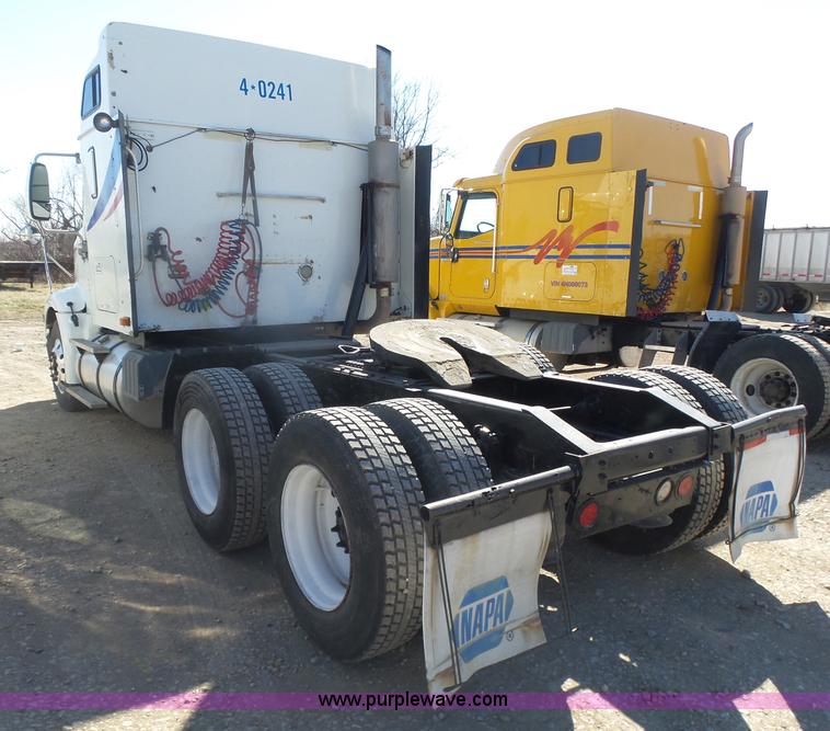 image for item L7295 2004 International 9400i semi truck