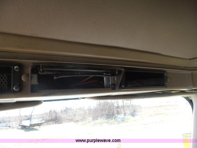 image for item L7295 2004 International 9400i semi truck