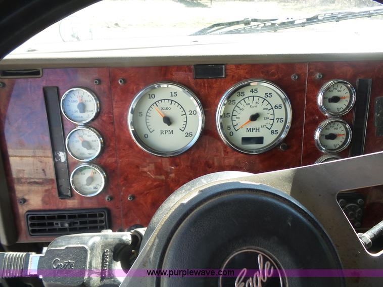 image for item L7295 2004 International 9400i semi truck