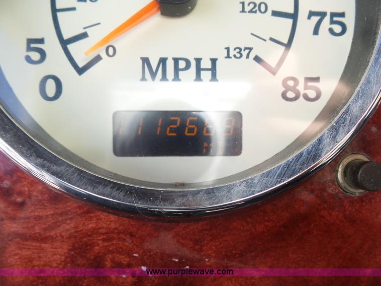 image for item L7295 2004 International 9400i semi truck