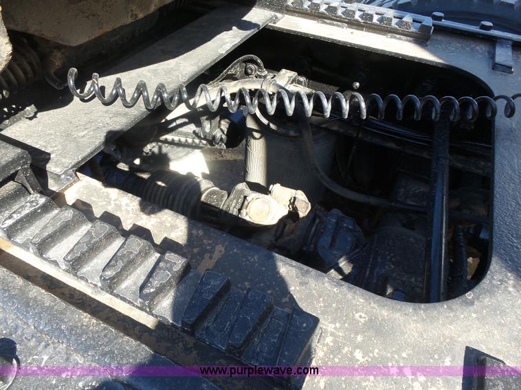 image for item L7295 2004 International 9400i semi truck