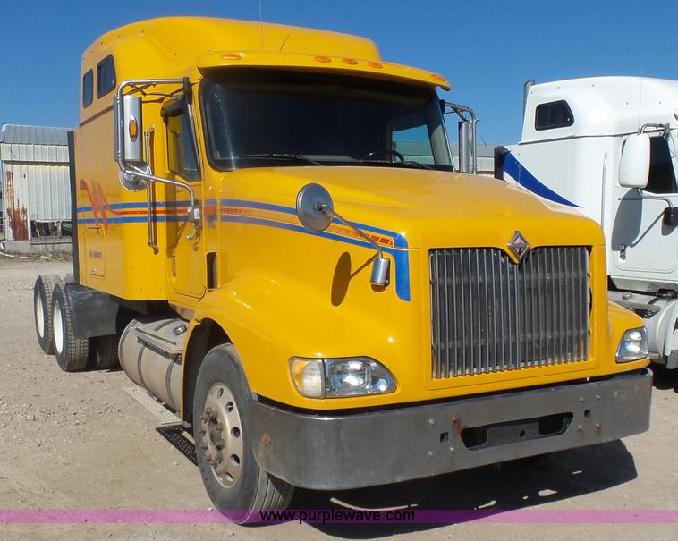 image for item L7296 2004 International 9400i semi truck