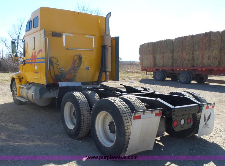 image for item L7296 2004 International 9400i semi truck