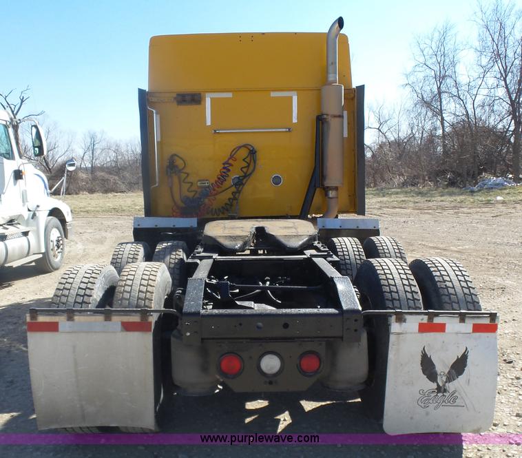 image for item L7296 2004 International 9400i semi truck