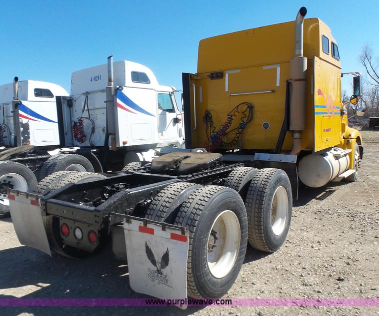 image for item L7296 2004 International 9400i semi truck