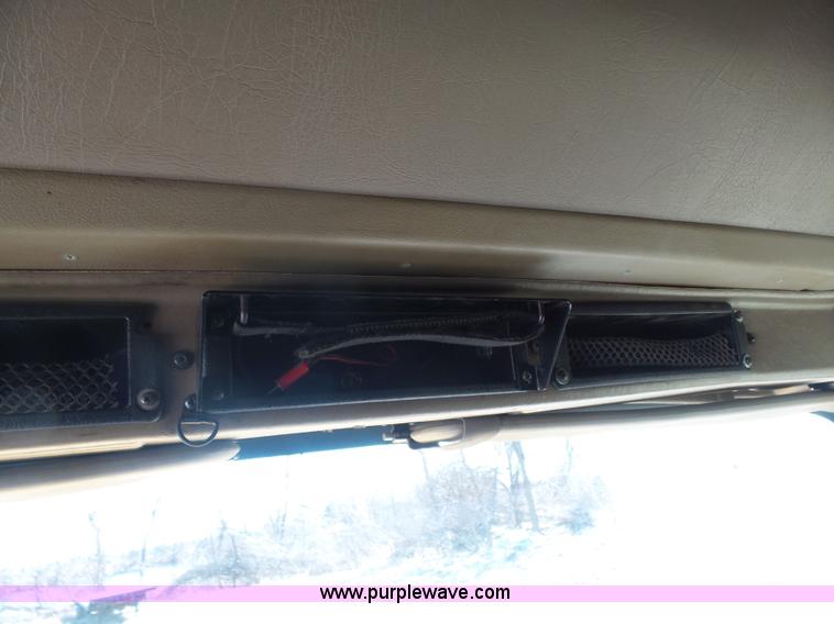 image for item L7296 2004 International 9400i semi truck