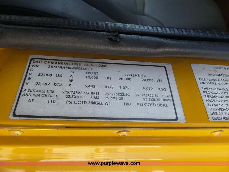 image for item L7296 2004 International 9400i semi truck