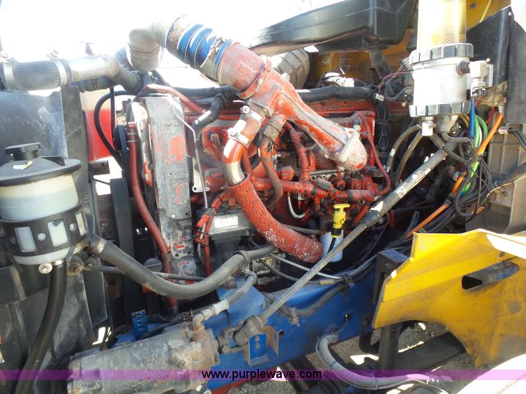 image for item L7296 2004 International 9400i semi truck