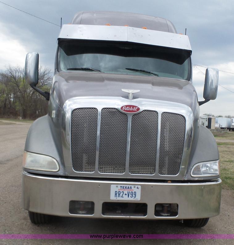 image for item L7357 2007 Peterbilt 387 semi truck