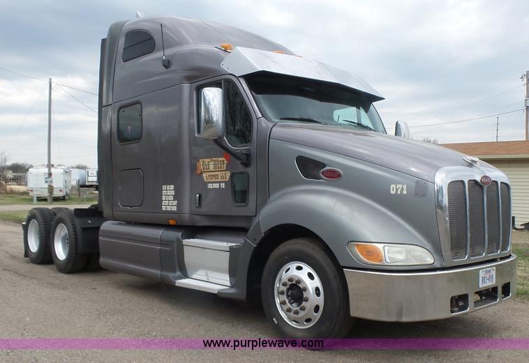 image for item L7357 2007 Peterbilt 387 semi truck