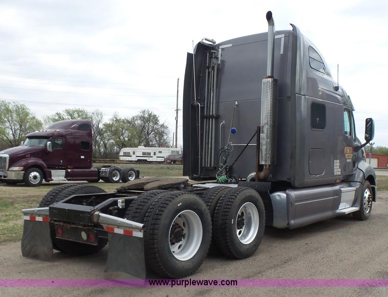 image for item L7357 2007 Peterbilt 387 semi truck