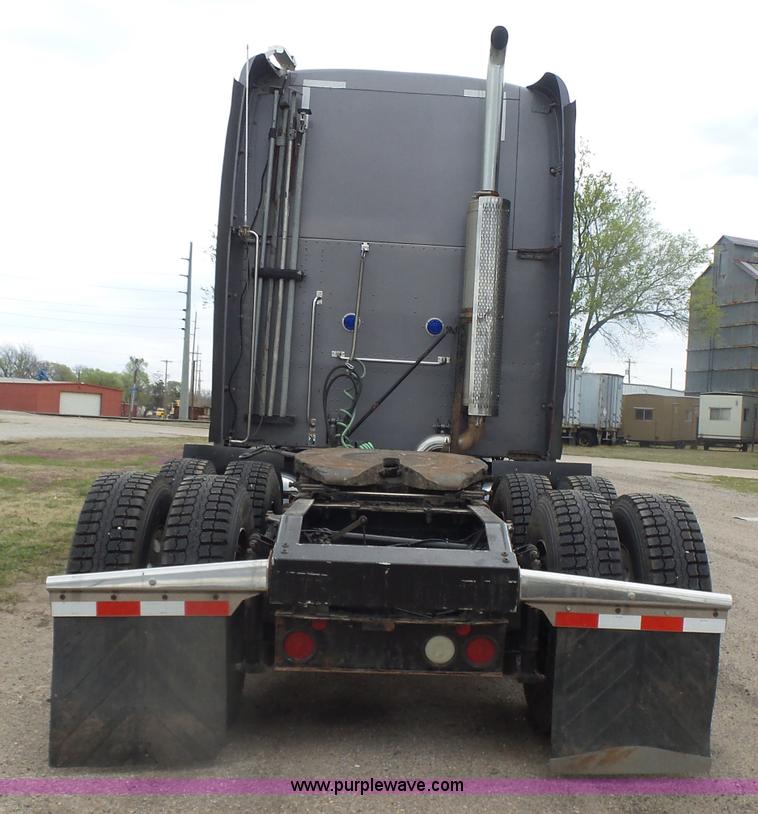 image for item L7357 2007 Peterbilt 387 semi truck