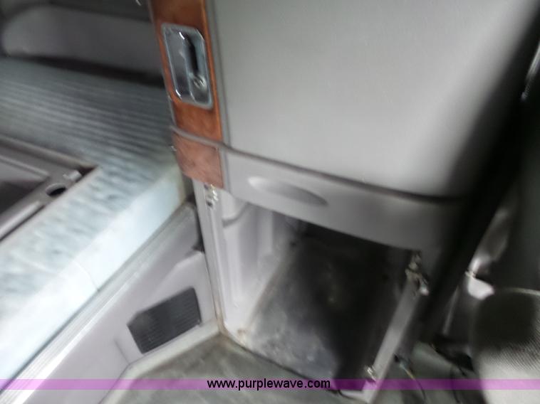 image for item L7357 2007 Peterbilt 387 semi truck