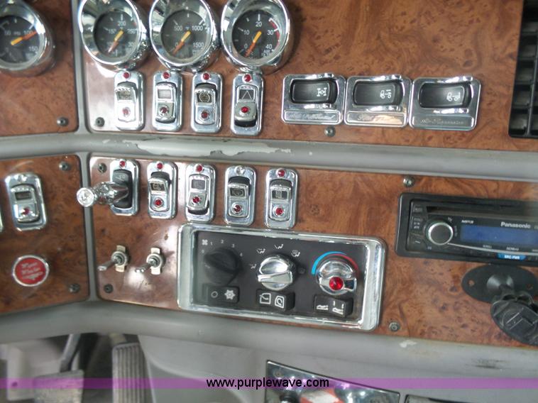 image for item L7357 2007 Peterbilt 387 semi truck