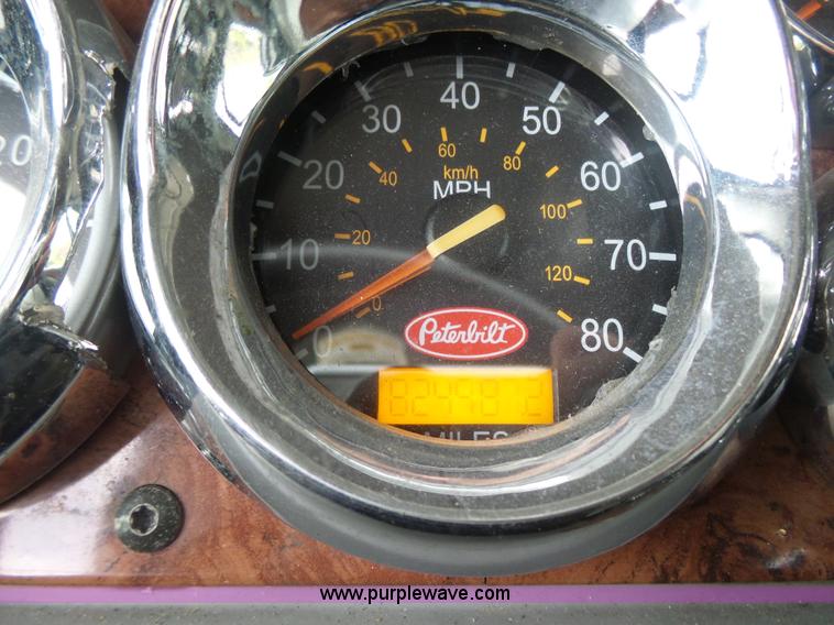 image for item L7357 2007 Peterbilt 387 semi truck