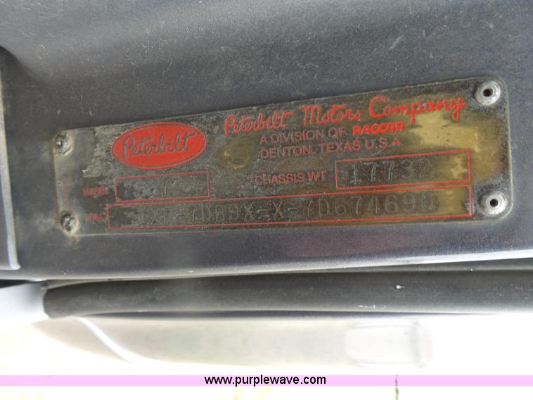 image for item L7357 2007 Peterbilt 387 semi truck