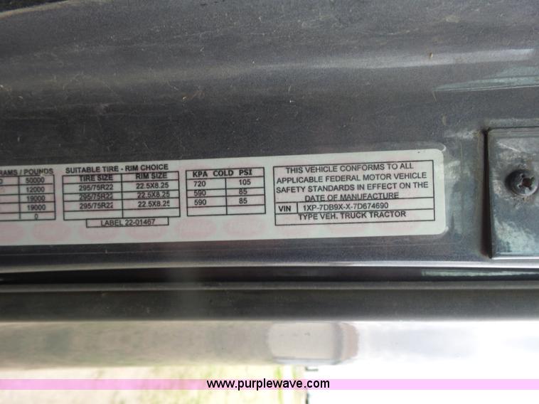 image for item L7357 2007 Peterbilt 387 semi truck