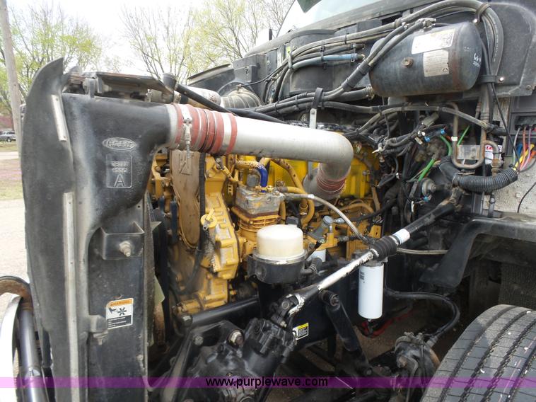 image for item L7357 2007 Peterbilt 387 semi truck