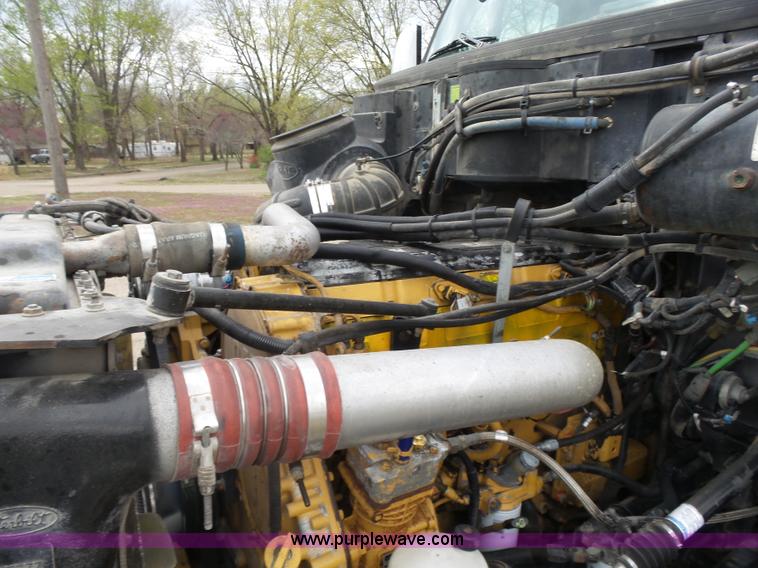 image for item L7357 2007 Peterbilt 387 semi truck