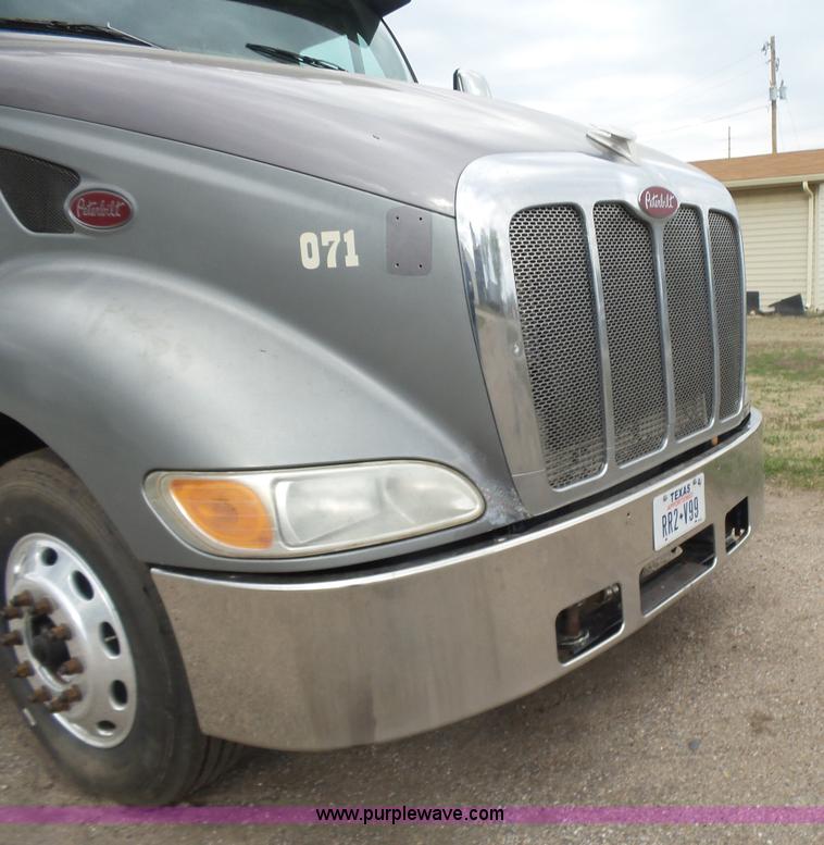 image for item L7357 2007 Peterbilt 387 semi truck