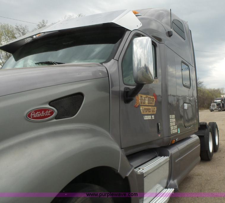 image for item L7357 2007 Peterbilt 387 semi truck