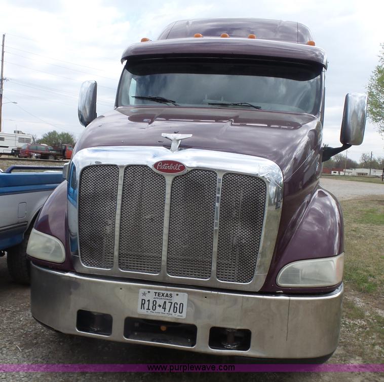 image for item L7358 2007 Peterbilt 387 semi truck