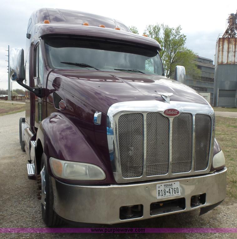 image for item L7358 2007 Peterbilt 387 semi truck