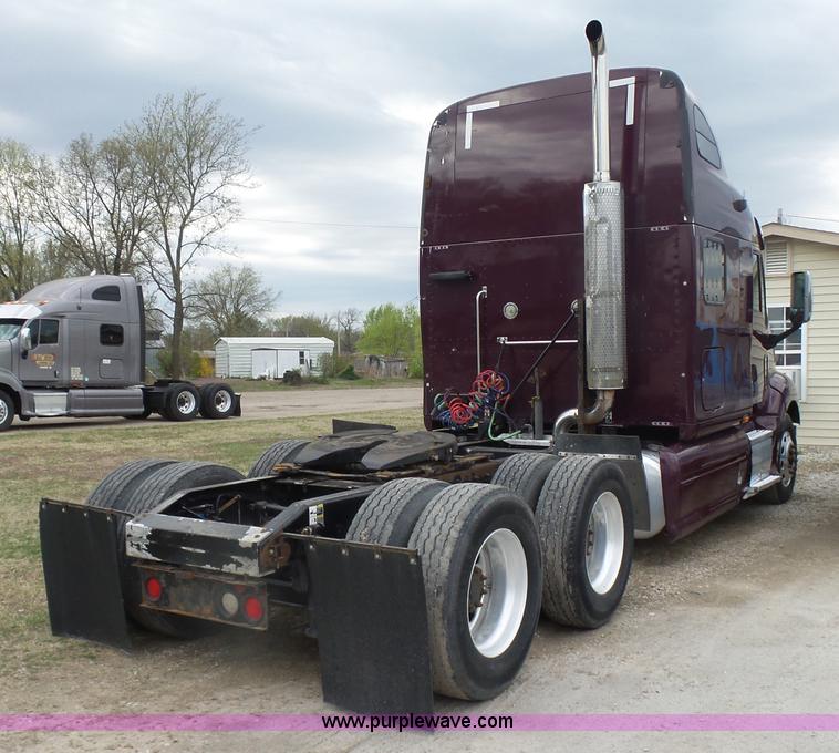 image for item L7358 2007 Peterbilt 387 semi truck