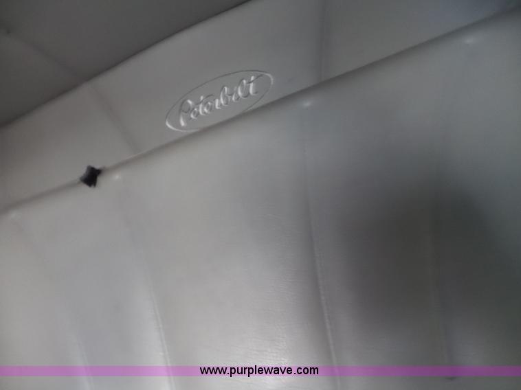 image for item L7358 2007 Peterbilt 387 semi truck