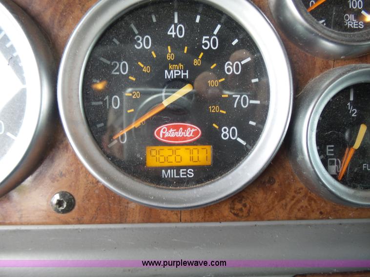 image for item L7358 2007 Peterbilt 387 semi truck