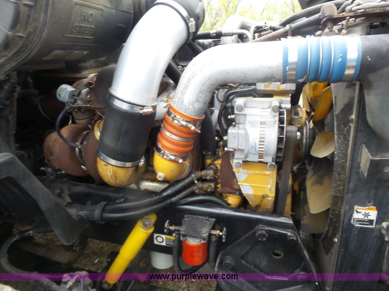 image for item L7358 2007 Peterbilt 387 semi truck