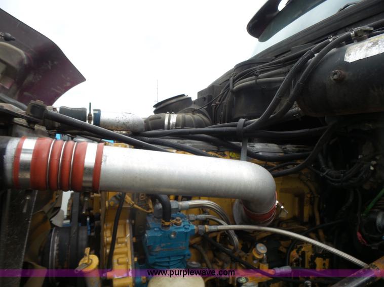 image for item L7358 2007 Peterbilt 387 semi truck